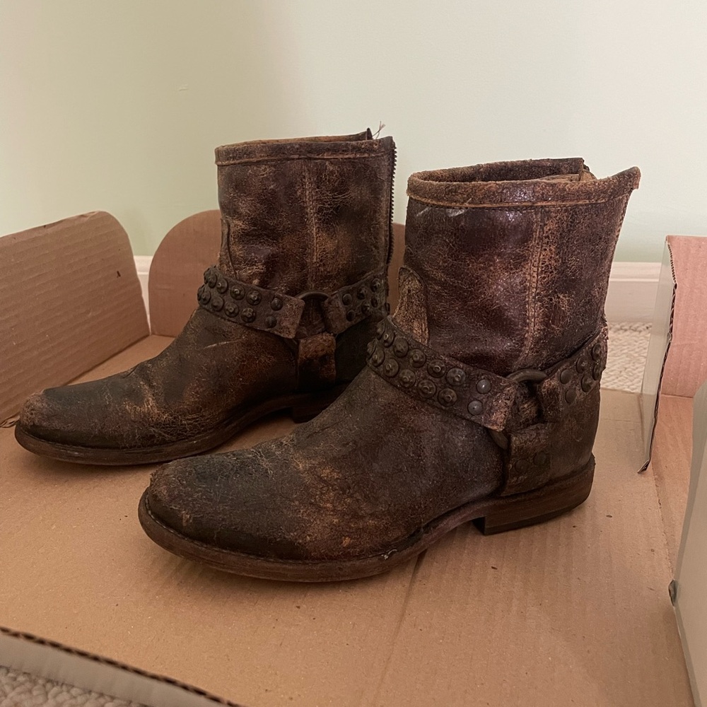 Frye Womens 76492 Phillip Studded Harness Distressed Leather Biker Boots Sz 5.5